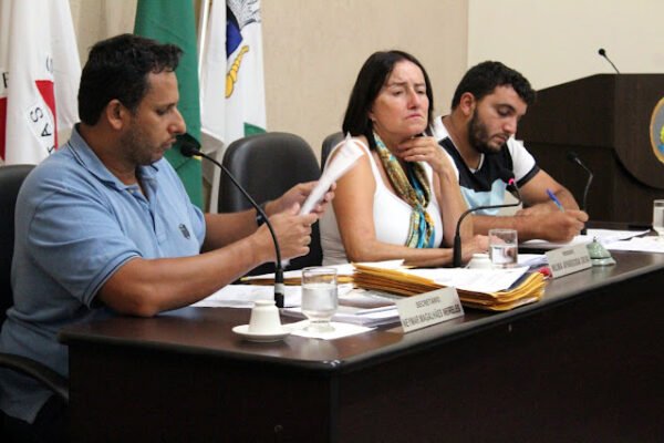 Câmara amplia acessibilidade em suas redes e aprova a criação da sua Procuradoria da Mulher
