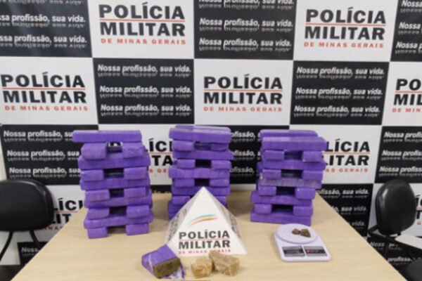 Operação da PM
apreende 57 barras de maconha em Congonhas